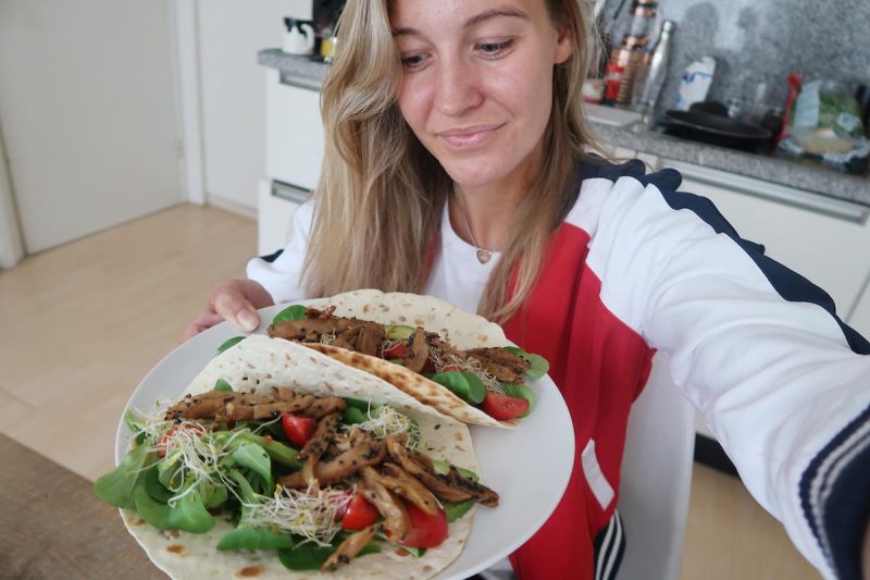 Recept van Dafne Schippers wraps met avocado & (vega)kip
